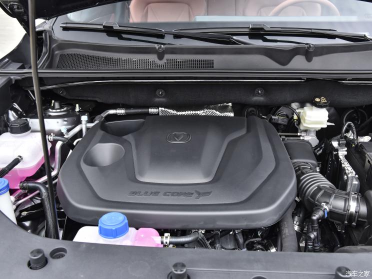 长安汽车 长安CS75 PLUS 2023款 第三代 1.5T 自动尊贵型 长安汽车 长安CS75 PLUS 2023款 第三代 1.5T 自动尊贵型