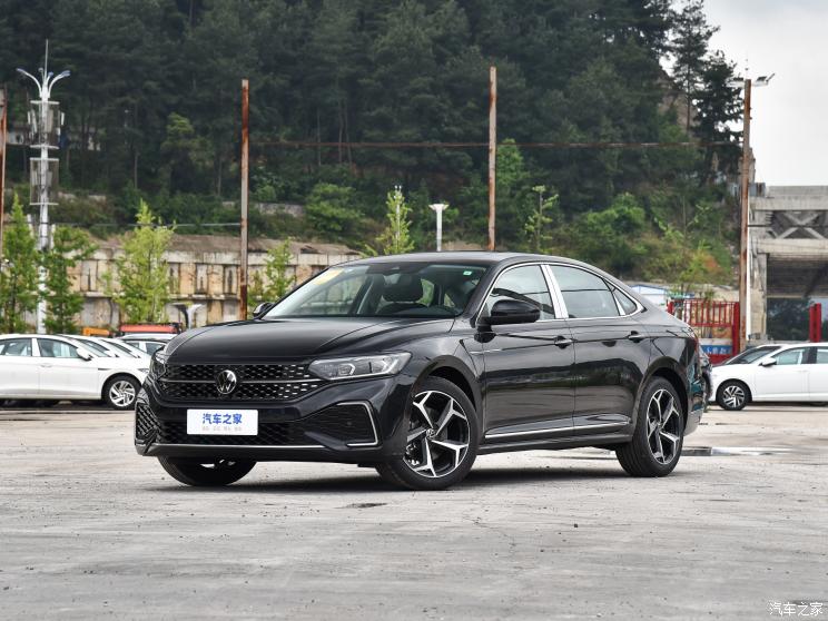 上汽大众 帕萨特 2023款 改款 330TSI 星空尊贵版 上汽大众 帕萨特 2023款 改款 330TSI 星空尊贵版