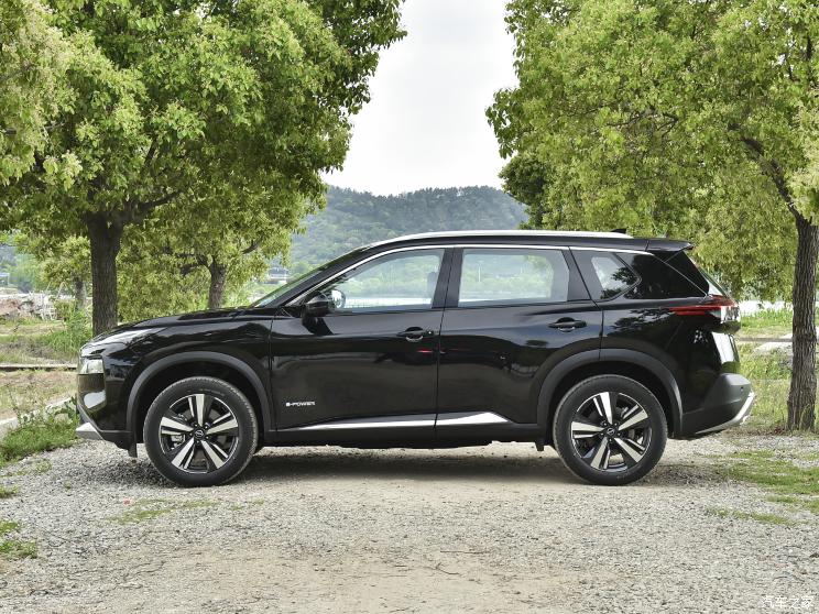 东风日产 奇骏 2023款 e-POWER 146 超混双电机四驱至尊版 东风日产 奇骏 2023款 e-POWER 146 超混双电机四驱至尊版