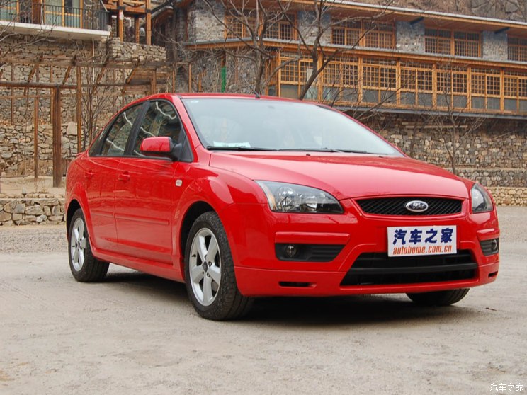 长安福特 福克斯 2005款 三厢 2.0L 手动运动版 长安福特 福克斯 2005款 三厢 2.0L 手动运动版