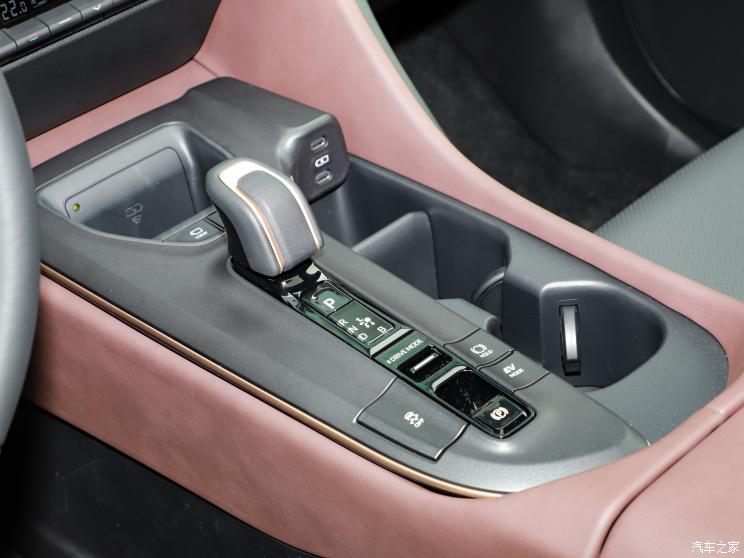 丰田(进口) 皇冠(进口) 2023款 2.5L SportCross HEV两驱尊贵版 丰田(进口) 皇冠(进口) 2023款 2.5L SportCross HEV两驱尊贵版