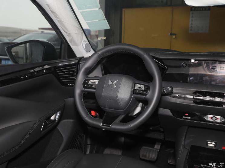 DS(进口) DS 4 2023款 1.6T 基本型 DS(进口) DS 4 2023款 1.6T 基本型