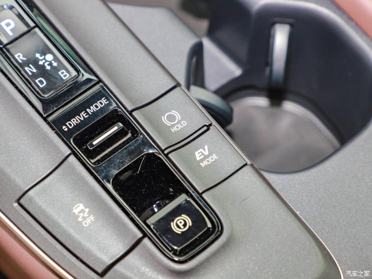 丰田(进口) 皇冠(进口) 2023款 2.5L SportCross HEV两驱尊贵版 丰田(进口) 皇冠(进口) 2023款 2.5L SportCross HEV两驱尊贵版