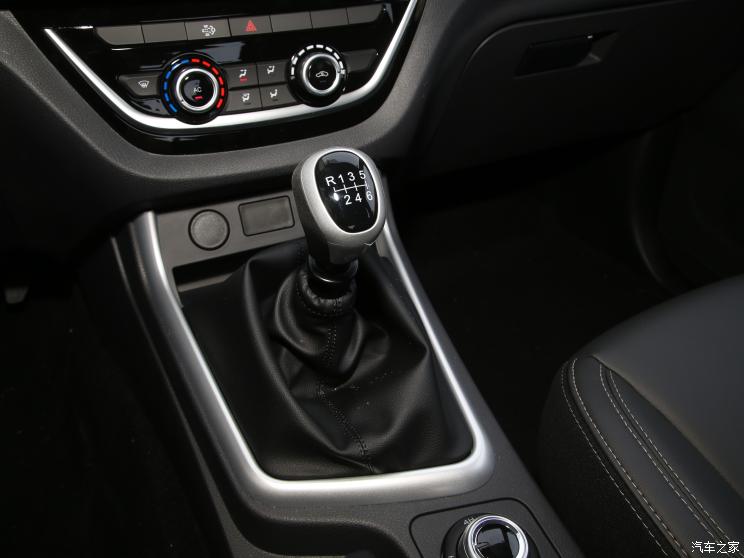 江西五十铃 瑞迈 2023款 2.5T 柴油 四驱 驰迈版 长轴 江西五十铃 瑞迈 2023款 2.5T 柴油 四驱 驰迈版 长轴