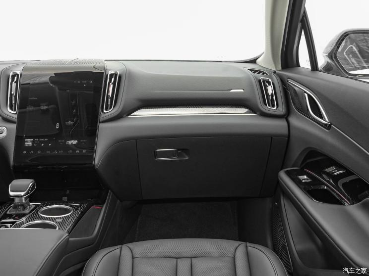 一汽红旗 红旗HS3 2023款 2.0T 尝鲜版 一汽红旗 红旗HS3 2023款 2.0T 尝鲜版