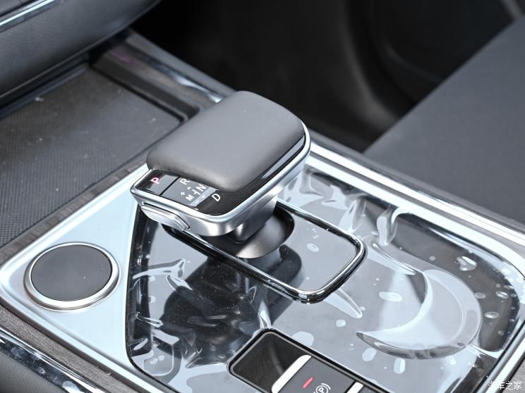 北京汽车制造厂 卡路里 2023款 2.0L 自动 长轴 能量型 北京汽车制造厂 卡路里 2023款 2.0L 自动 长轴 能量型