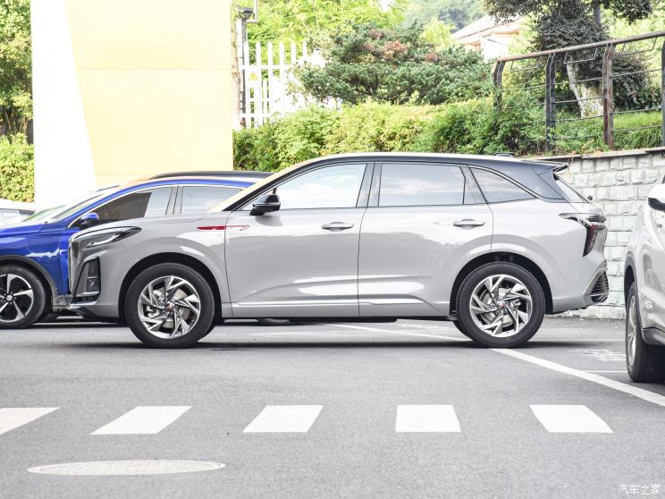 一汽红旗 红旗HS3 2023款 2.0T 尝鲜版 一汽红旗 红旗HS3 2023款 2.0T 尝鲜版