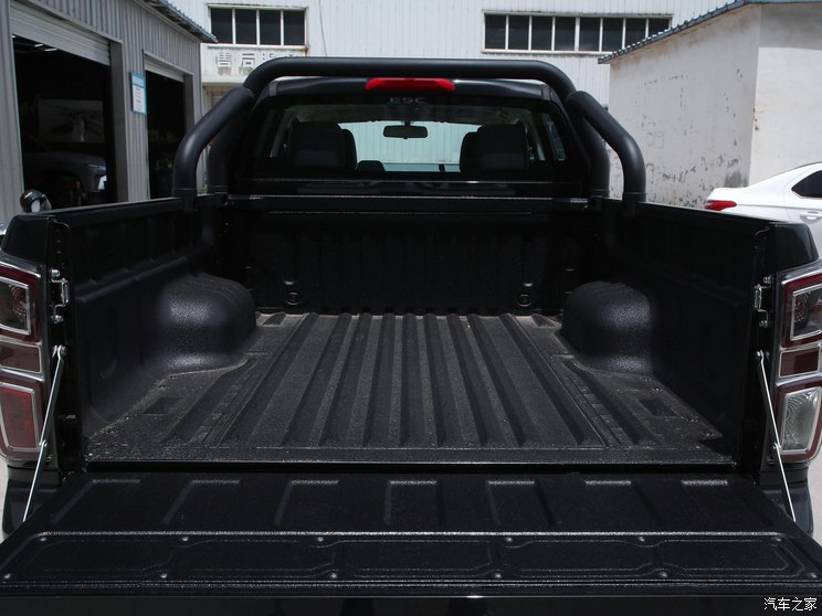 江西五十铃 铃拓 2023款 2.5T手动四驱柴油长轴版 江西五十铃 铃拓 2023款 2.5T手动四驱柴油长轴版