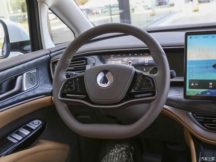 腾势汽车 腾势D9 2022款 DM-i 1040 尊贵型 腾势汽车 腾势D9 2022款 DM-i 1040 尊贵型