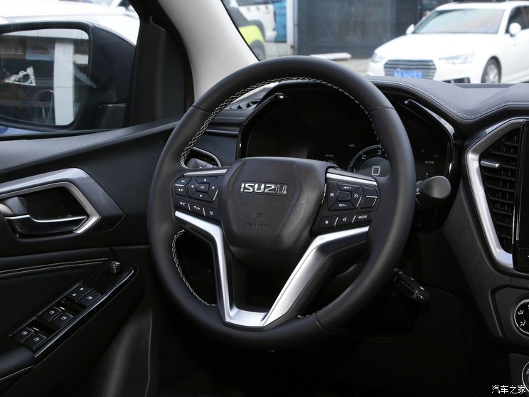 江西五十铃 铃拓 2023款 2.5T手动四驱柴油长轴版 江西五十铃 铃拓 2023款 2.5T手动四驱柴油长轴版