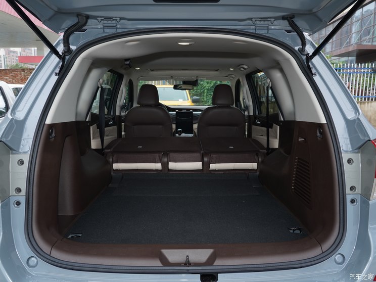 郑州日产 帕拉丁 2023款 2.0T 四驱智享型 郑州日产 帕拉丁 2023款 2.0T 四驱智享型