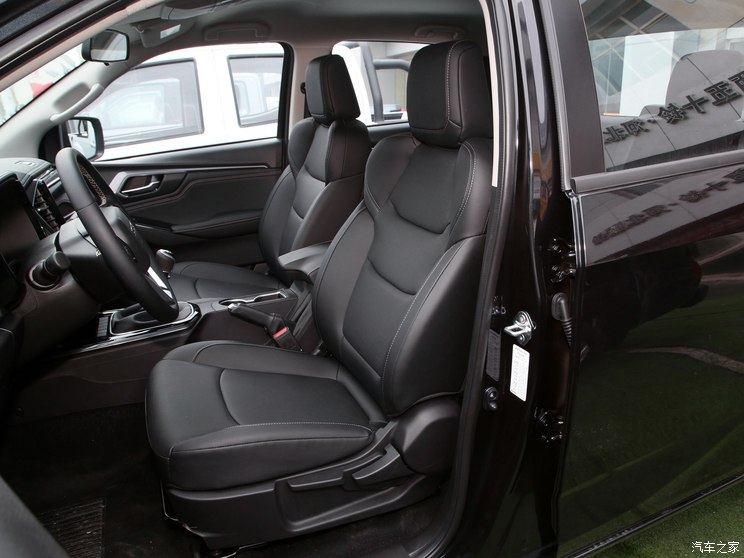 江西五十铃 铃拓 2023款 2.5T手动四驱柴油长轴版 江西五十铃 铃拓 2023款 2.5T手动四驱柴油长轴版