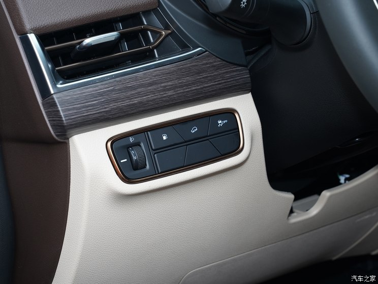 郑州日产 帕拉丁 2023款 2.0T 四驱智享型 郑州日产 帕拉丁 2023款 2.0T 四驱智享型