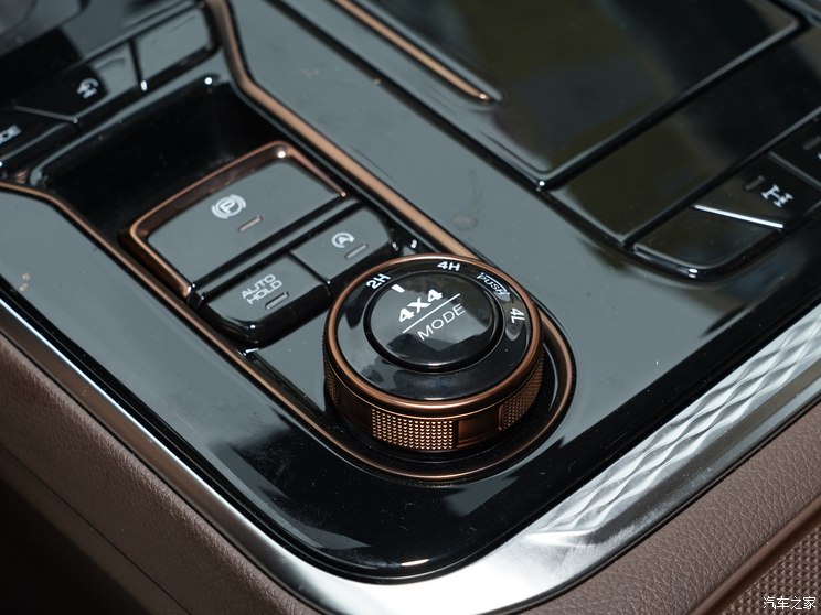 郑州日产 帕拉丁 2023款 2.0T 四驱智享型 郑州日产 帕拉丁 2023款 2.0T 四驱智享型