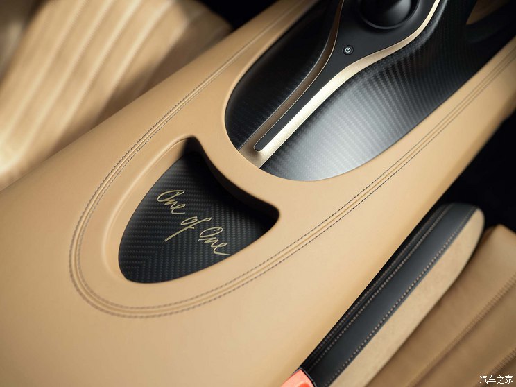 布加迪 Chiron 2023款 Super Sport Golden Era 布加迪 Chiron 2023款 Super Sport Golden Era