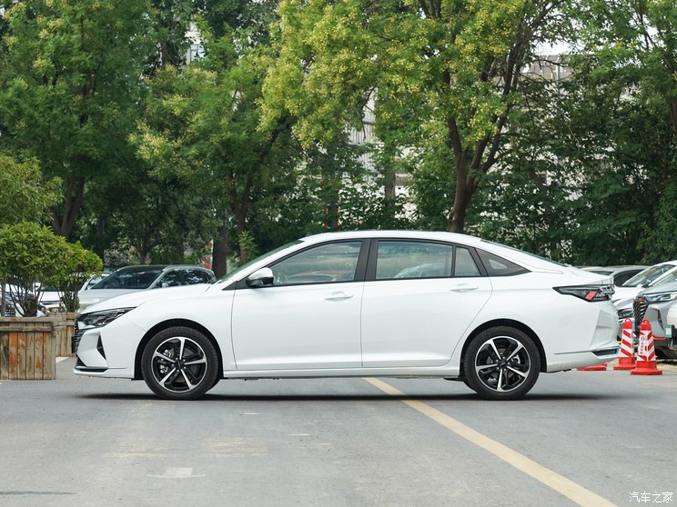 东风乘用车 奕炫MAX 2024款 1.5T 尊贵版 东风乘用车 奕炫MAX 2024款 1.5T 尊贵版