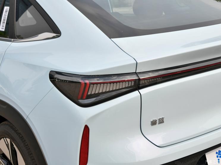 睿蓝汽车 睿蓝7 2023款 605km 猎光 睿蓝汽车 睿蓝7 2023款 605km 猎光