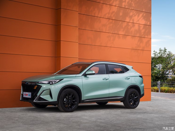 长安汽车 长安欧尚X5 PLUS 2023款 1.5T DCT先锋型 律动版 长安汽车 长安欧尚X5 PLUS 2023款 1.5T DCT先锋型 律动版