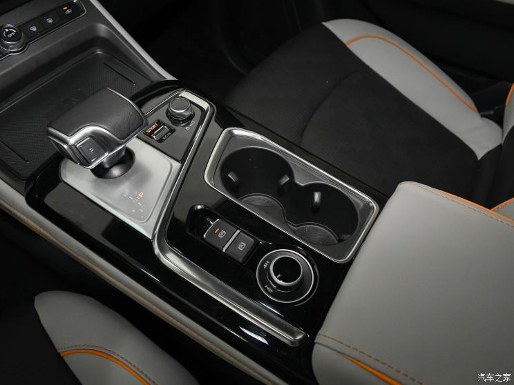 江西五十铃 D-MAX 2023款 1.9T自动四驱柴油V-CROSS引领型RZ4E 江西五十铃 D-MAX 2023款 1.9T自动四驱柴油V-CROSS引领型RZ4E