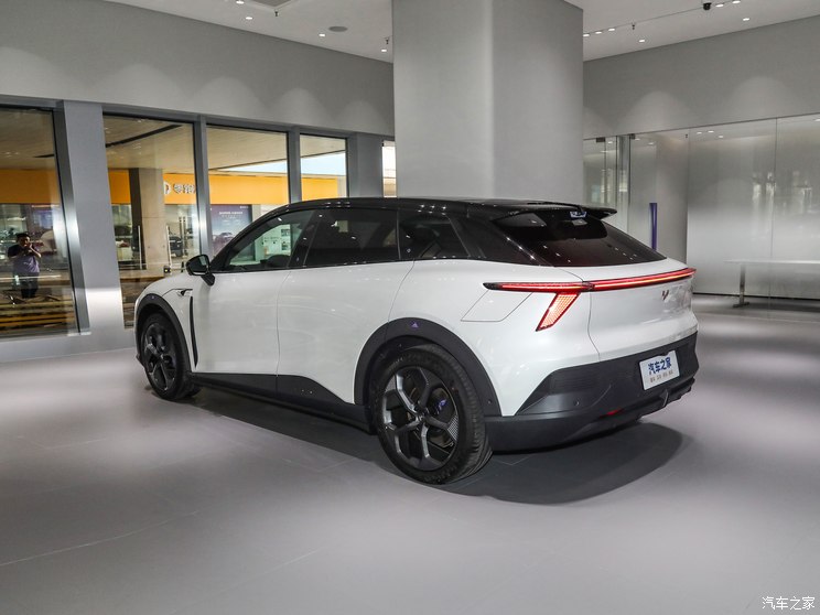 吉利汽车 极越01 2023款 性能版 吉利汽车 极越01 2023款 性能版