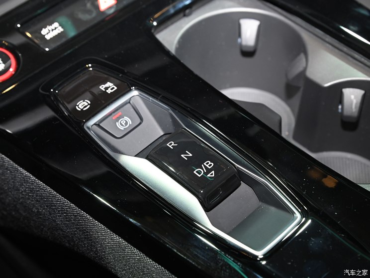 奥迪(进口) 奥迪Q6 e-tron 2023款 基本型 奥迪(进口) 奥迪Q6 e-tron 2023款 基本型