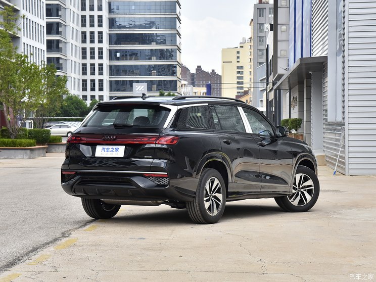 上汽奥迪 奥迪Q6 2023款 40 TFSI quattro 观云型 飞骑套装 上汽奥迪 奥迪Q6 2023款 40 TFSI quattro 观云型 飞骑套装