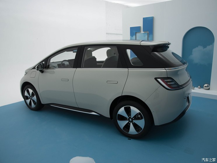 上汽通用五菱 宝骏云朵 2023款 460 灵犀版 上汽通用五菱 宝骏云朵 2023款 460 灵犀版