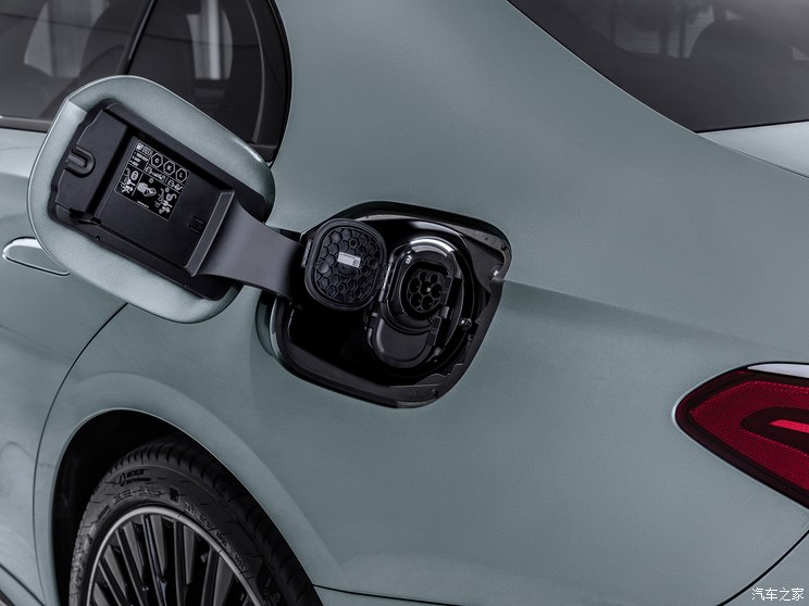 奔驰(进口) 奔驰E级新能源(进口) 2024款 E 300 e AMG Line 欧洲版 奔驰(进口) 奔驰E级新能源(进口) 2024款 E 300 e AMG Line 欧洲版