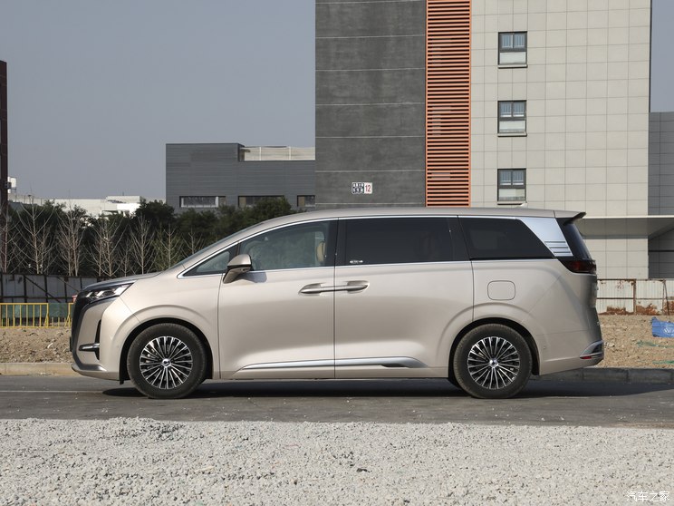 腾势汽车 腾势D9 2022款 EV 600 四驱旗舰型 腾势汽车 腾势D9 2022款 EV 600 四驱旗舰型