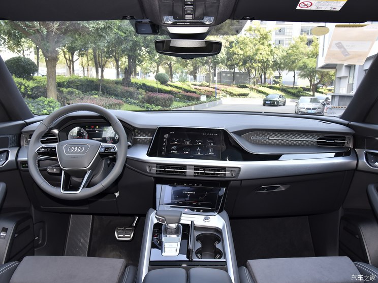 上汽奥迪 奥迪Q6 2023款 40 TFSI quattro 观云型 飞骑套装 上汽奥迪 奥迪Q6 2023款 40 TFSI quattro 观云型 飞骑套装