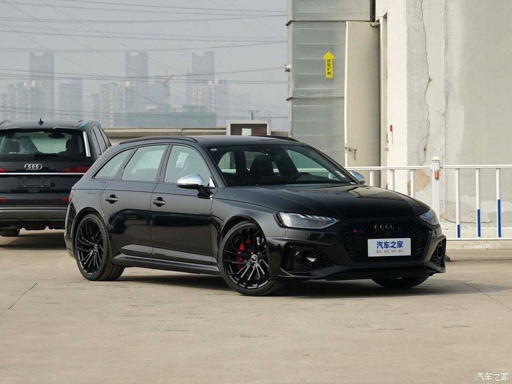Audi Sport 奥迪RS 4 2023款 RS4 Avant 黑曜版 Audi Sport 奥迪RS 4 2023款 RS4 Avant 黑曜版
