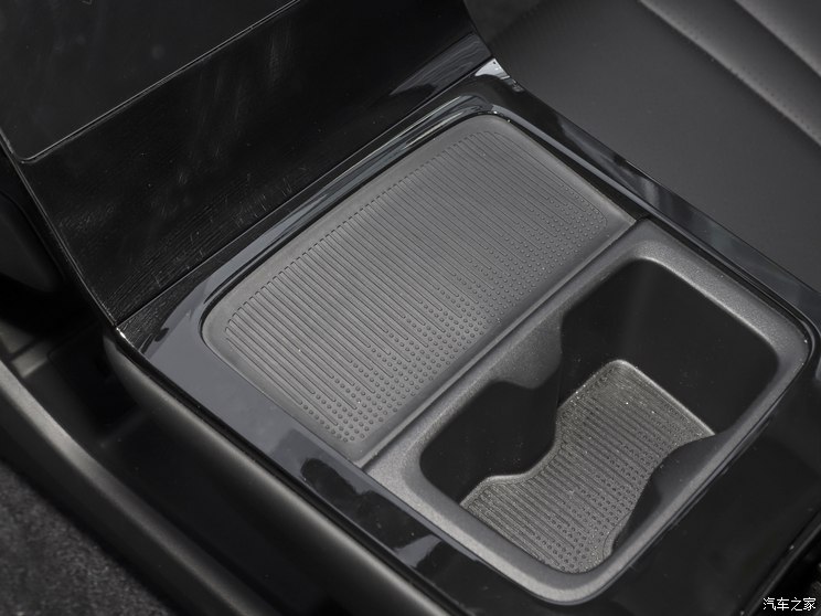 东风乘用车 SKY EV01 2023款 445km PRO 东风乘用车 SKY EV01 2023款 445km PRO