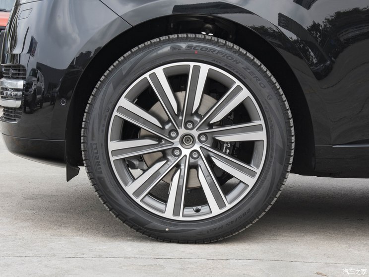 路虎(进口) 揽胜 2024款 3.0 L6 400PS 典范加长版 路虎(进口) 揽胜 2024款 3.0 L6 400PS 典范加长版