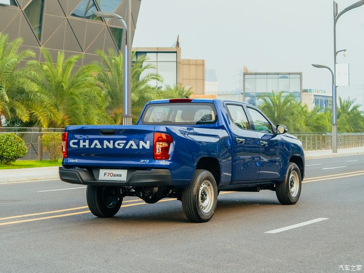 长安汽车 长安F70 2023款 蓝鲸版 2.0T汽油自动两驱创富型 长轴 长安汽车 长安F70 2023款 蓝鲸版 2.0T汽油自动两驱创富型 长轴