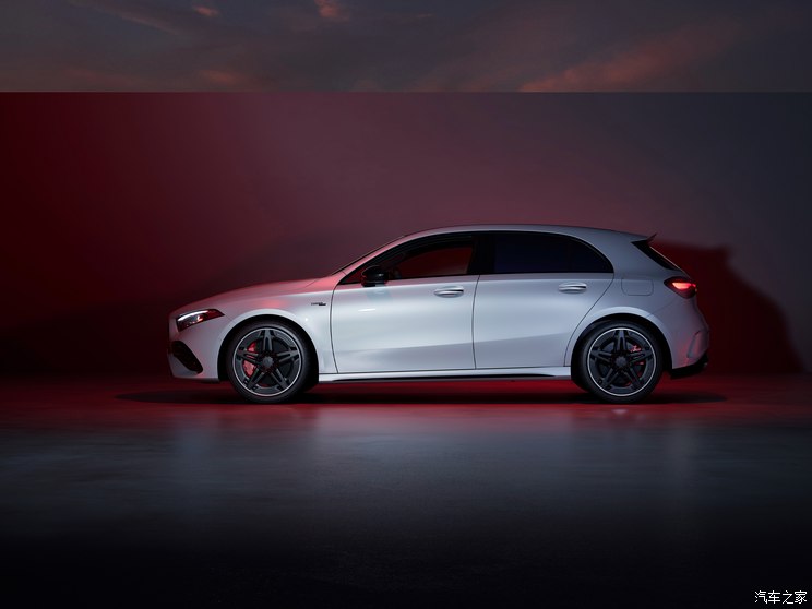 梅赛德斯-AMG 奔驰A级AMG(进口) 2024款 AMG A 35 4MATIC 梅赛德斯-AMG 奔驰A级AMG(进口) 2024款 AMG A 35 4MATIC