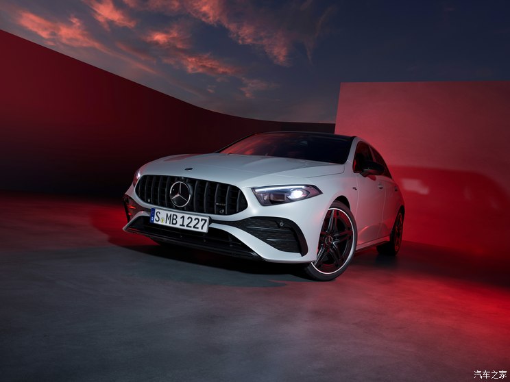 梅赛德斯-AMG 奔驰A级AMG(进口) 2024款 AMG A 35 4MATIC 梅赛德斯-AMG 奔驰A级AMG(进口) 2024款 AMG A 35 4MATIC