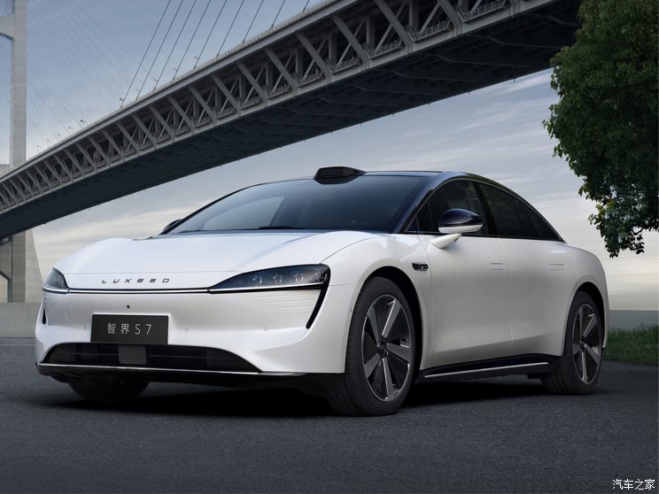 智界汽车 智界S7 2023款 双电机 智界汽车 智界S7 2023款 双电机