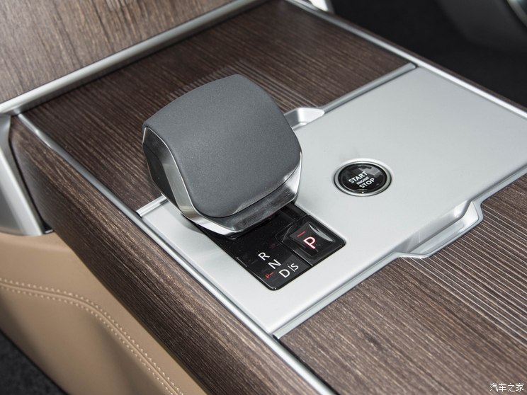 路虎(进口) 揽胜 2024款 3.0 L6 400PS 典范加长版 路虎(进口) 揽胜 2024款 3.0 L6 400PS 典范加长版