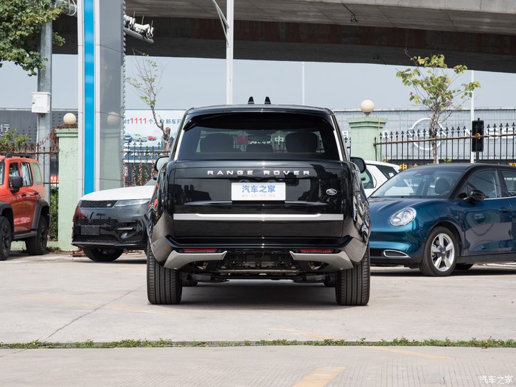 路虎(进口) 揽胜 2024款 3.0 L6 400PS 典范加长版 路虎(进口) 揽胜 2024款 3.0 L6 400PS 典范加长版