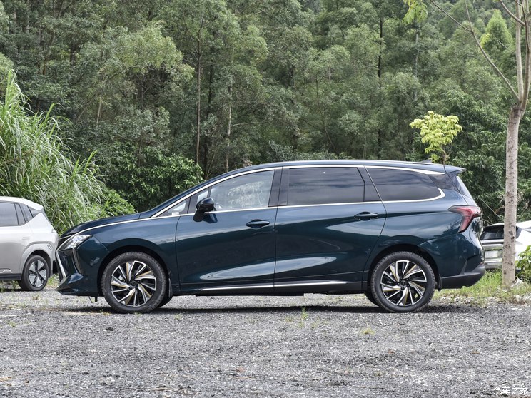 东风风行 风行游艇 2023款 1.5T DCT星空旗舰版 东风风行 风行游艇 2023款 1.5T DCT星空旗舰版