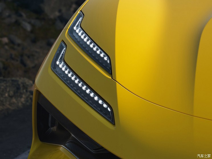 路特斯 路特斯EMEYA 2023款 R+ 路特斯 路特斯EMEYA 2023款 R+