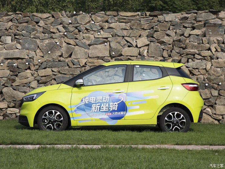 江铃集团新能源 易至EV3 2023款 青春版 320KM 豪华版 江铃集团新能源 易至EV3 2023款 青春版 320KM 豪华版