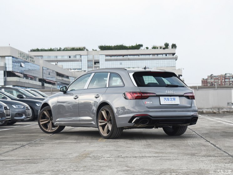 Audi Sport 奥迪RS 4 2023款 RS4 Avant 暗金版 Audi Sport 奥迪RS 4 2023款 RS4 Avant 暗金版