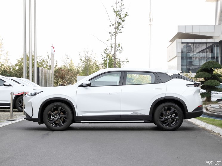 东风乘用车 SKY EV01 2023款 445km PRO 东风乘用车 SKY EV01 2023款 445km PRO