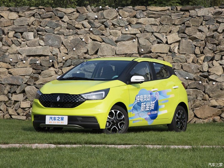 江铃集团新能源 易至EV3 2023款 青春版 320KM 豪华版 江铃集团新能源 易至EV3 2023款 青春版 320KM 豪华版