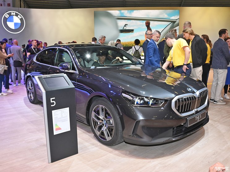 宝马(进口) 宝马5系新能源(进口) 2023款 530e 宝马(进口) 宝马5系新能源(进口) 2023款 530e