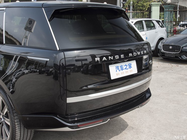 路虎(进口) 揽胜 2024款 3.0 L6 400PS 典范加长版 路虎(进口) 揽胜 2024款 3.0 L6 400PS 典范加长版