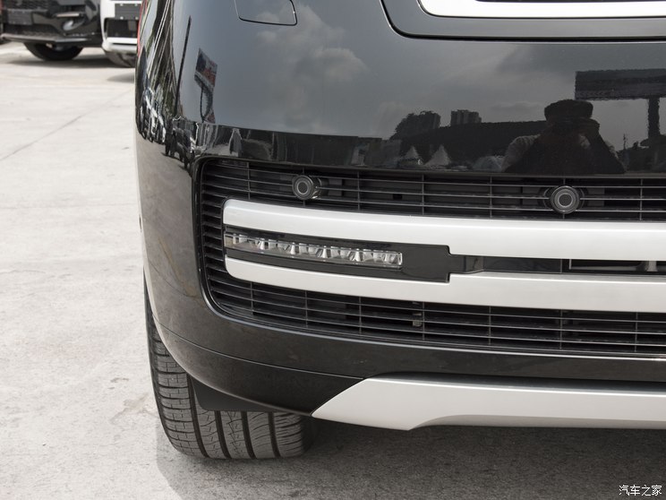 路虎(进口) 揽胜 2024款 3.0 L6 400PS 典范加长版 路虎(进口) 揽胜 2024款 3.0 L6 400PS 典范加长版