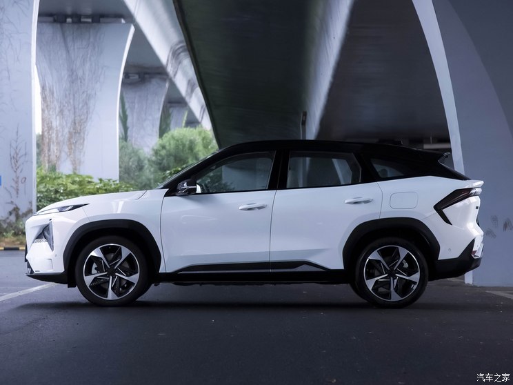 吉利汽车 银河L7 2023款 1.5T 115km 亚运幻影版 吉利汽车 银河L7 2023款 1.5T 115km 亚运幻影版