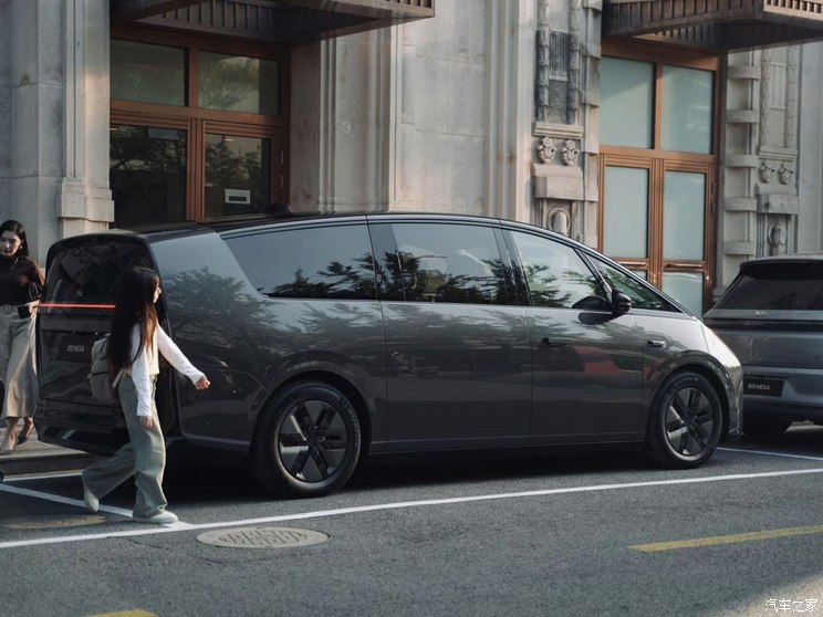 理想汽车 理想MEGA 2023款 试装车 理想汽车 理想MEGA 2023款 试装车